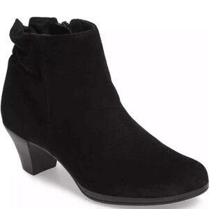 Munro Alfie Women's Black Suede Bootie Ankle Boots Size 7 $239